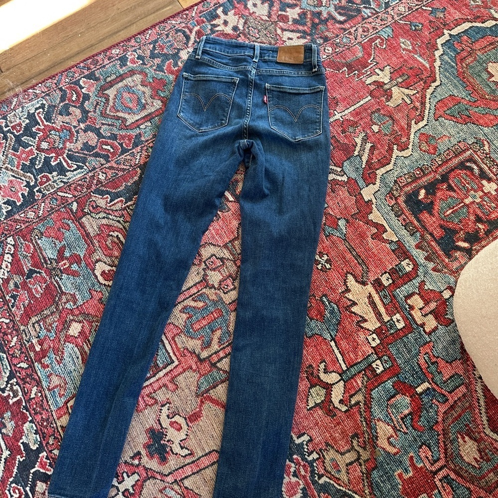 Dark Blue Distressed Levi’s Women's Jeans 25 waist - Picture 3 of 7